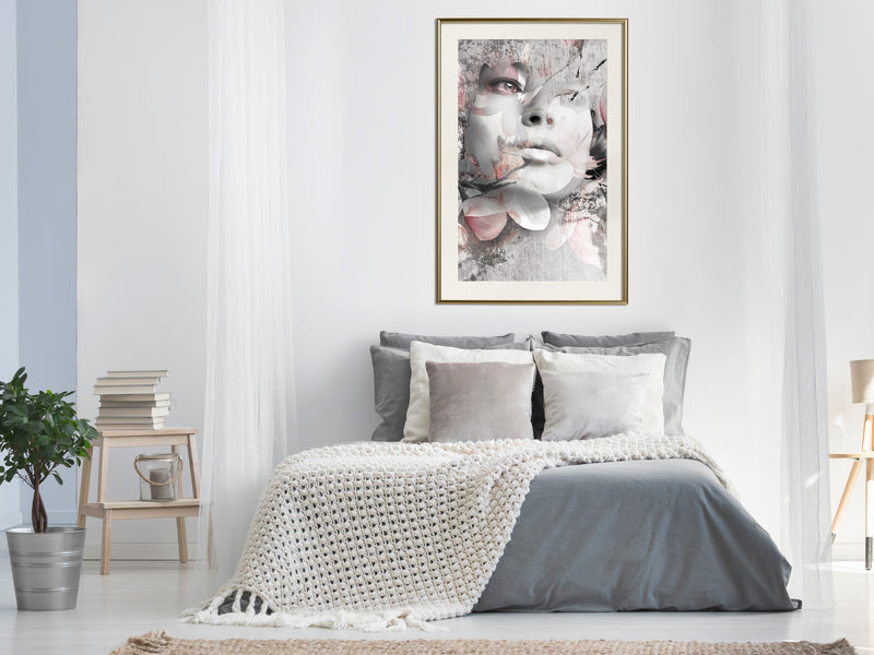 Poster - Lady in the Flowers  - goud passepartout