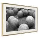 Poster - Stone Spheres  - goud passepartout