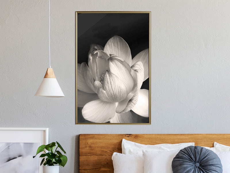 Poster - Delicacy of a Flower  - goud