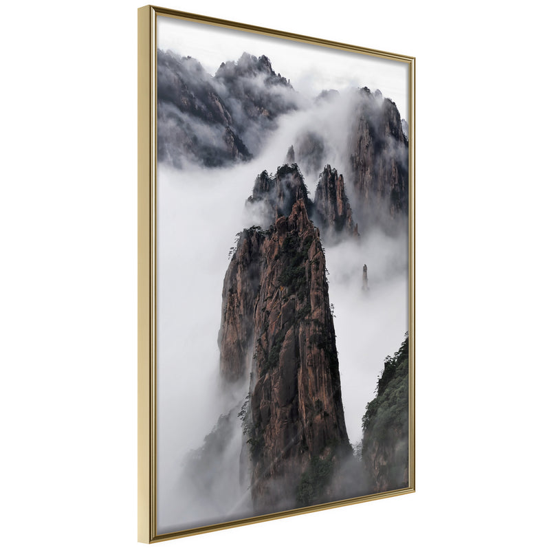 Poster - Clouds Pierced by Mountain Peaks  - goud