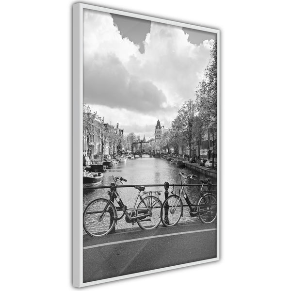 Poster - Bicycles Against Canal  - wit