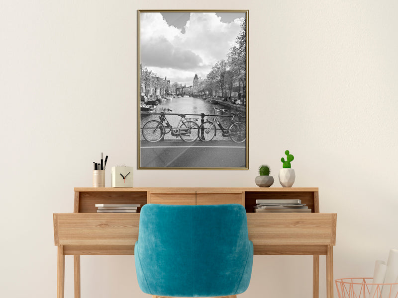 Poster - Bicycles Against Canal  - goud
