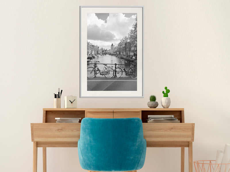 Poster - Bicycles Against Canal  - wit passepartout