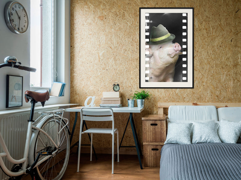 Poster - Dressed Up Piggy  - zwart passepartout