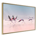 Poster - Flamingos Breaking into a Flight  - goud