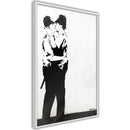Poster - Banksy: Kissing Coppers II  - wit
