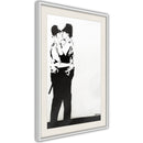 Poster - Banksy: Kissing Coppers II  - wit passepartout