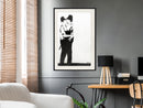 Poster - Banksy: Kissing Coppers II  - zwart passepartout