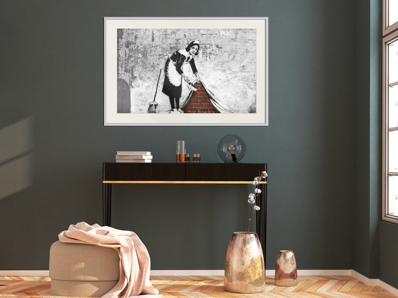 Poster - Banksy: Sweep it Under the Carpet  - wit passepartout