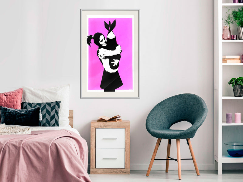 Poster - Banksy: Bomb Hugger  - wit passepartout